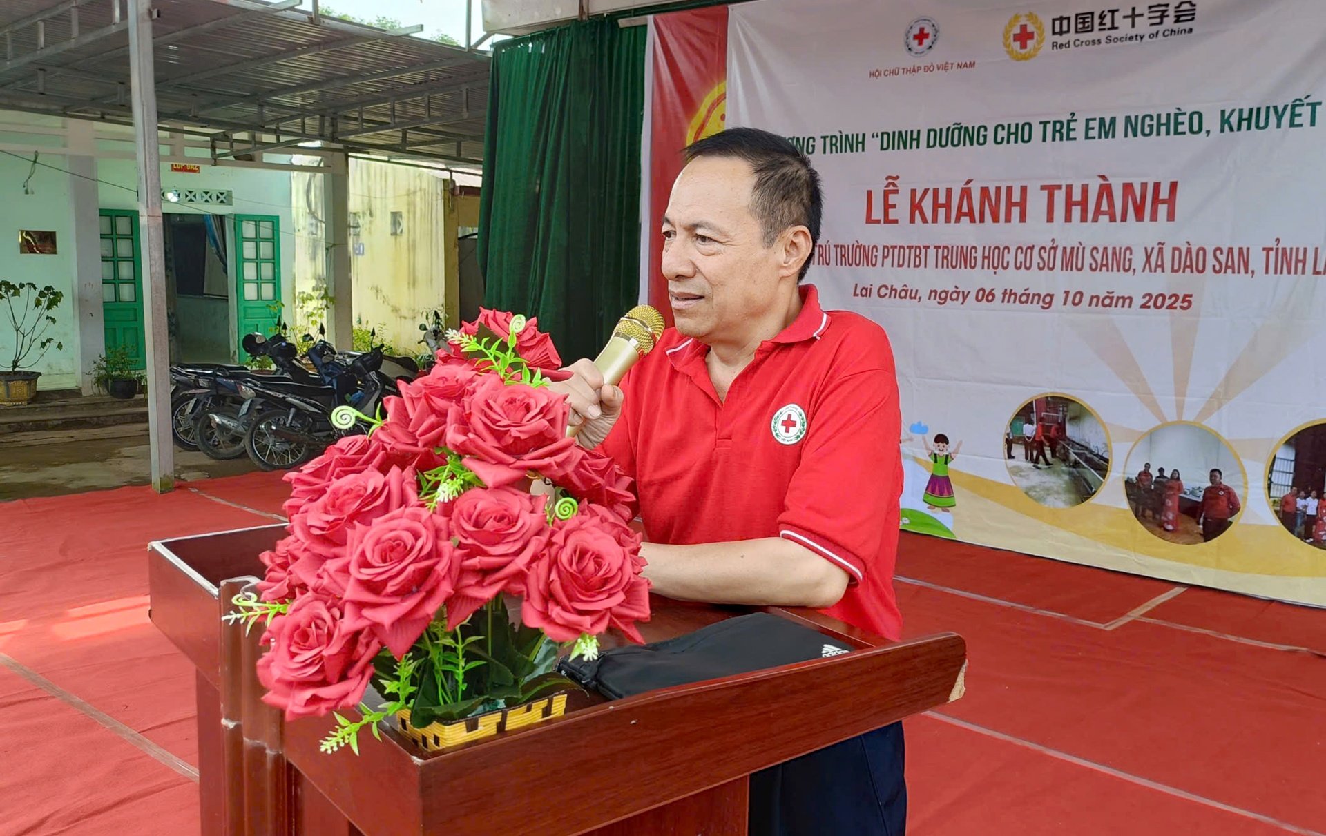 Đồng chí Bùi Việt Cường - Chủ tịch Hội Chữ thập đỏ tỉnh phát biểu tại lễ cắt băng khánh thành.