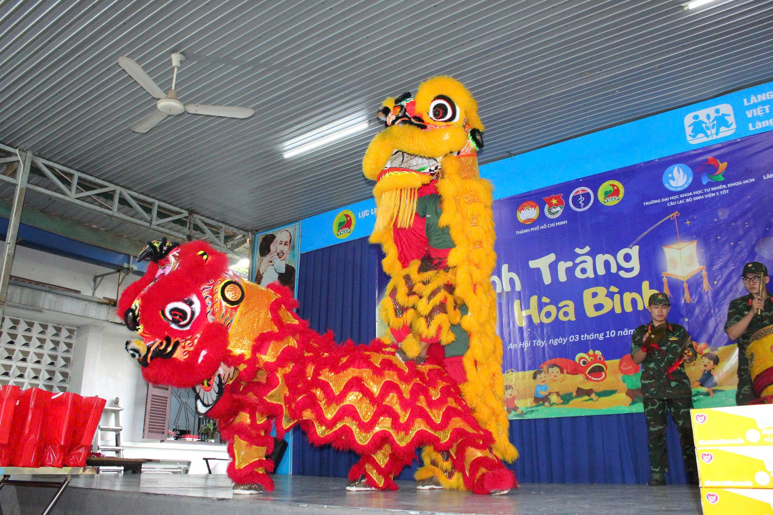 Trung thu nghĩa tình của chiến sĩ với Trẻ em Làng SOS Gò Vấp - Ảnh 5.