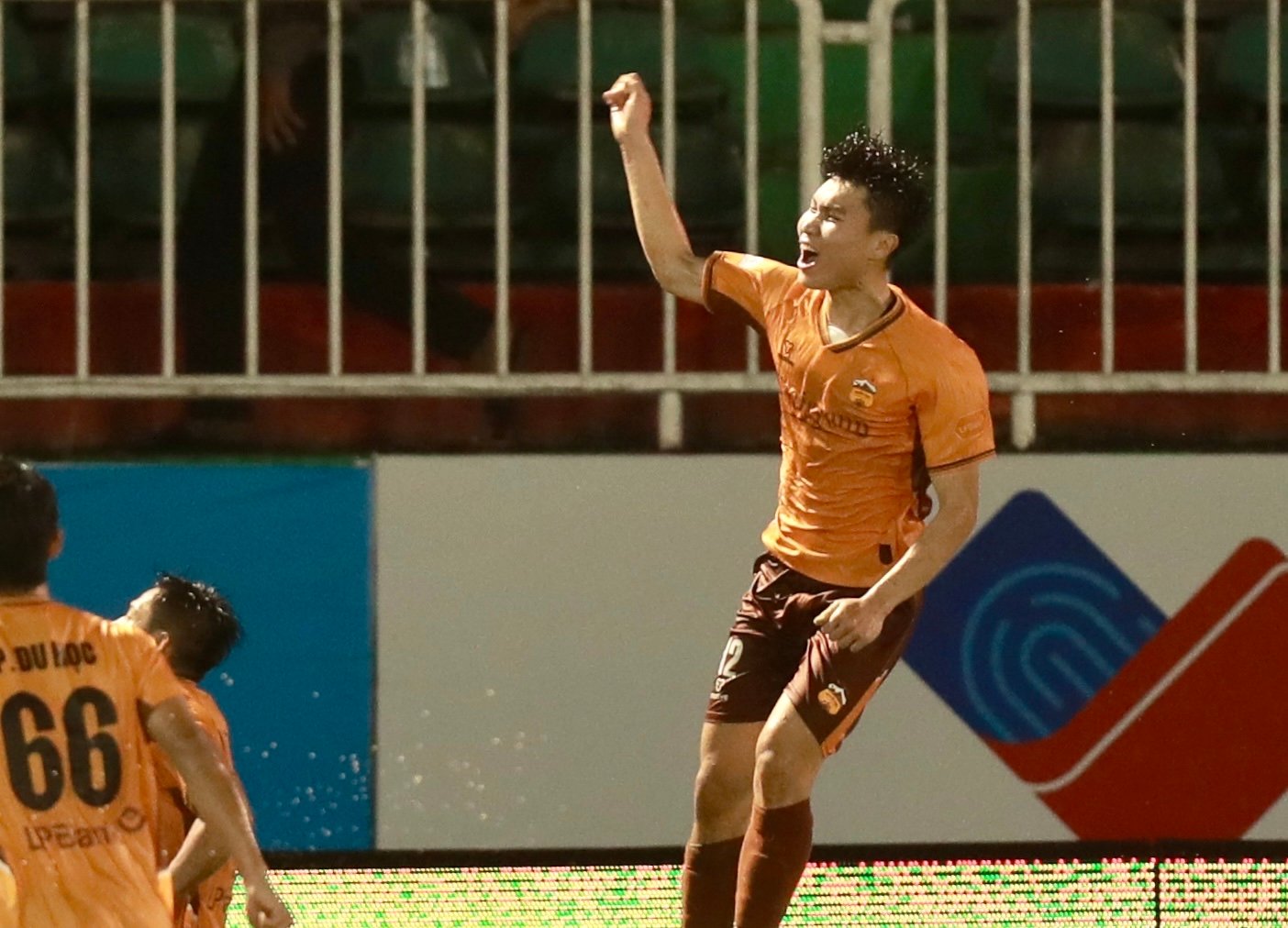 HAGL hòa cực hay Nam Định: Chạy đua tỷ số kịch tính, sao trẻ lại tỏa sáng - Ảnh 1.