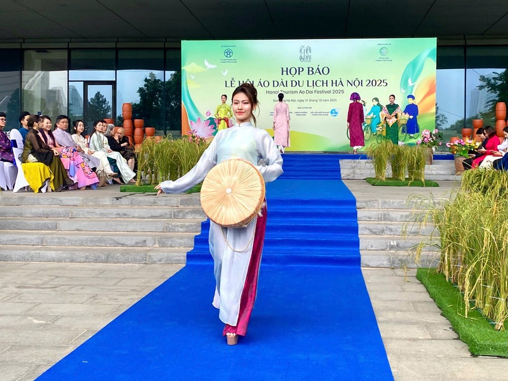 Hanoi Tourism Ao Dai Festival 2025 - Vårdande kärlek till Ao Dai - foto 8