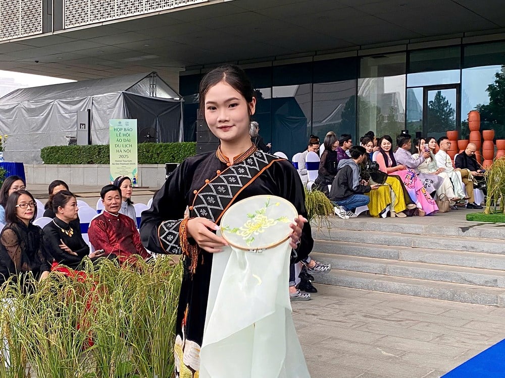 Hanoi Tourism Ao Dai Festival 2025 - Vårdande kärlek till Ao Dai - foto 10