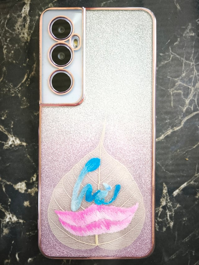 Mâini cu dizabilități brodând imagini pe… frunze de Bodhi - Fotografia 2. Đôi tay khuyết thêu tranh lên… lá bồ đề- Ảnh 2.