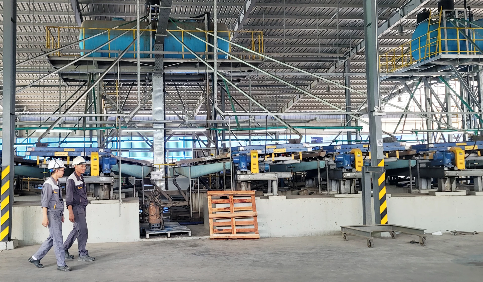 Động lực mới, quyết tâm cao trong thi đua lao động, sản xuất - Ảnh: T.L