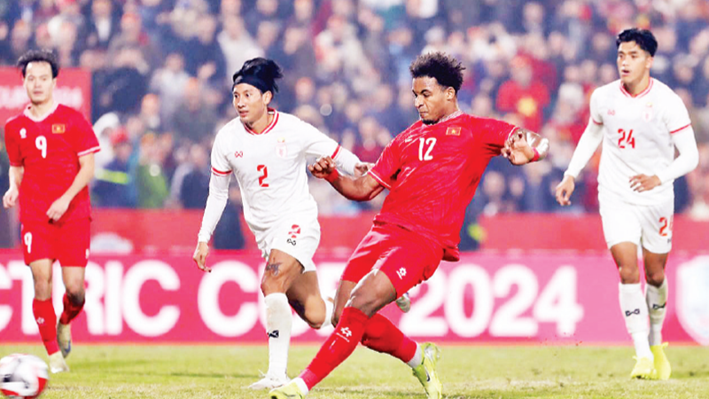 ترك اللاعب المجنس نجوين شوان سون (12) العديد من البصمات أثناء اللعب مع المنتخب الفيتنامي.