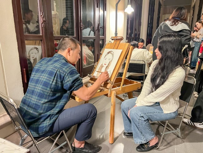 ”Museinatt” – En ny kulturell mötesplats för konstälskare – Foto 8. “Đêm Bảo tàng” - Điểm hẹn văn hóa mới dành cho công chúng yêu nghệ thuật - Ảnh 8.