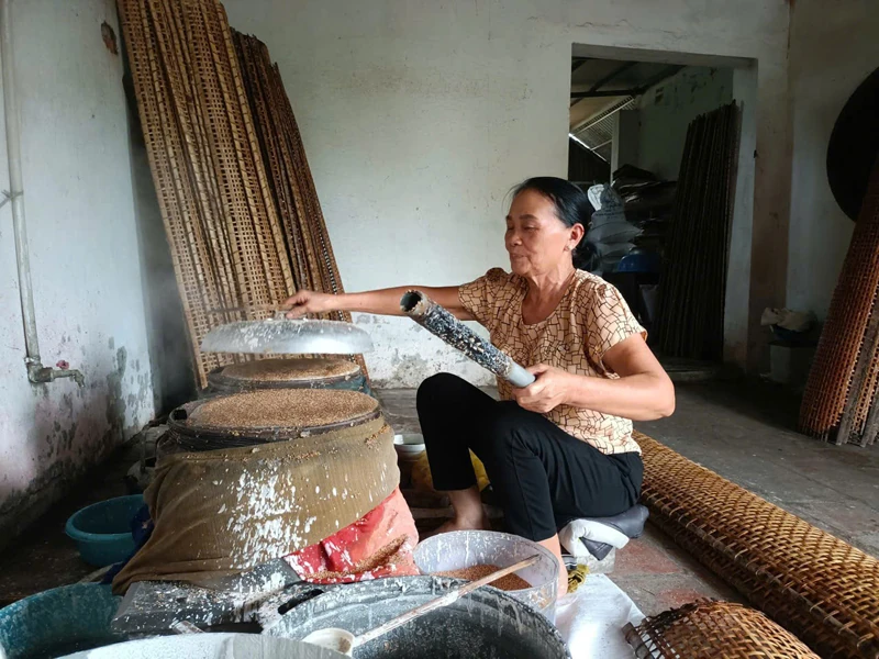 Starší lidé „udržují oheň“ tradičního povolání