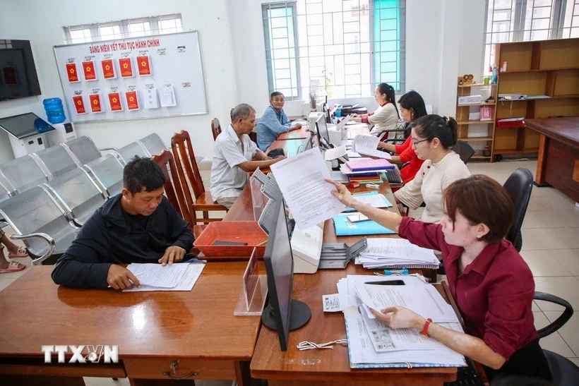 Návrh novelizovaného zákona o státních úřednících: Žádné zkoušky ani posuzování pro povýšení do profesních titulů