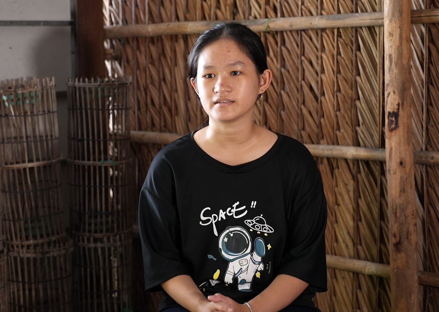 Lilla flickan Pham Diem Quynh berättar blygt om sin dröm om att bli polis för att skydda människor och visa sin mamma fromhet.