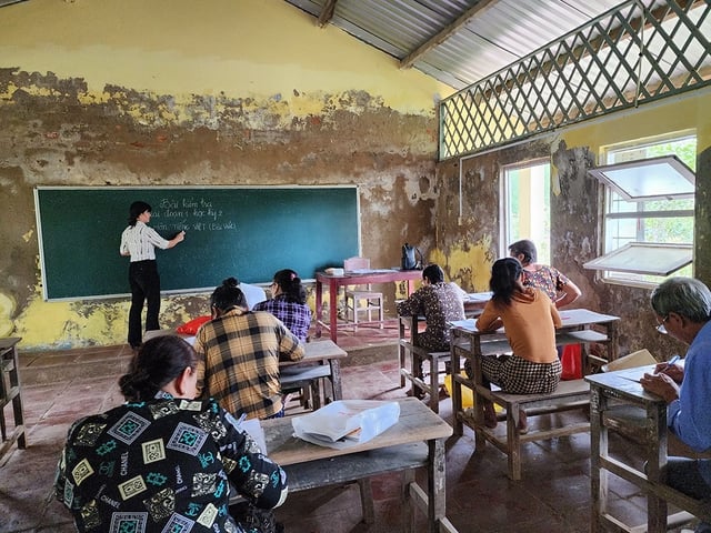 Lærer sår «søtt» på salt land – Bilde 1. Cô giáo gieo 'ngọt' trên đất mặn- Ảnh 1.