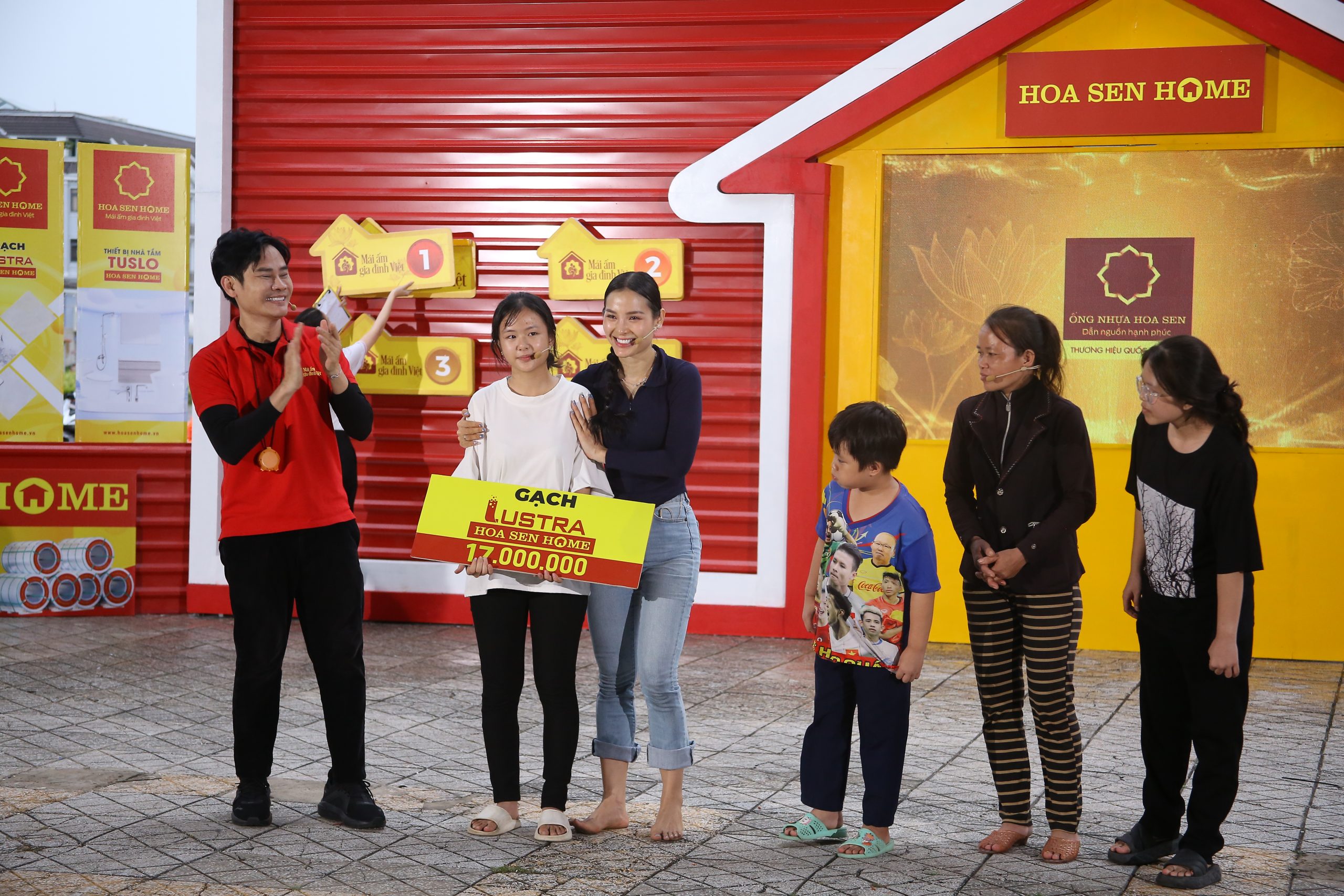 Truong Thi Tuyet Mais familj kom på tredje plats.