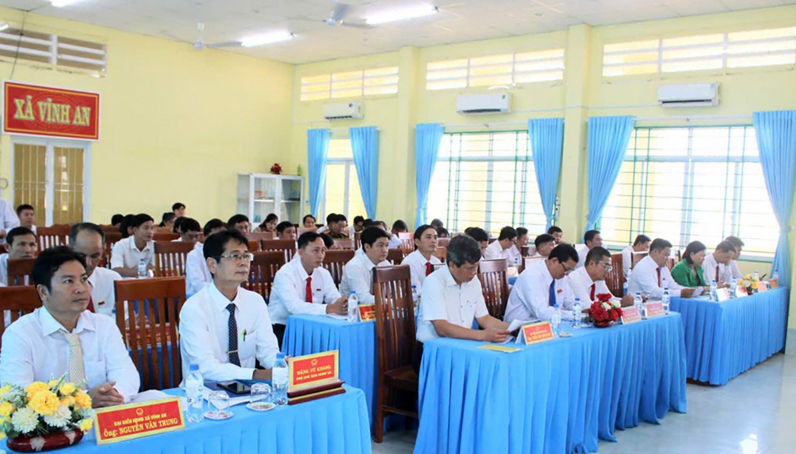 Vinh An kommuns folkråd antog många resolutioner