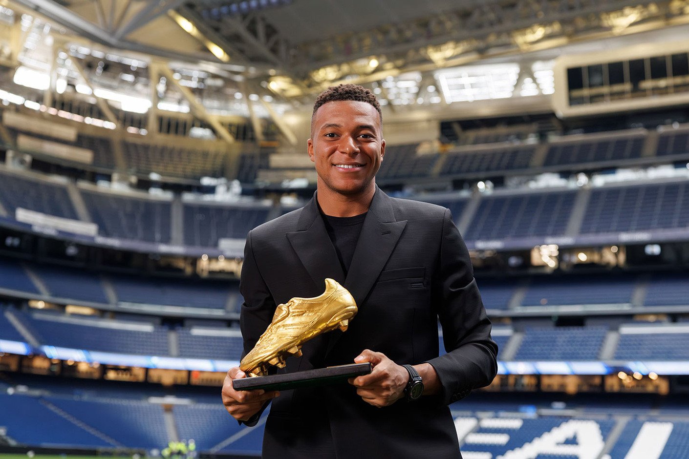 RMCF - امباپه کفش زرد.jpg