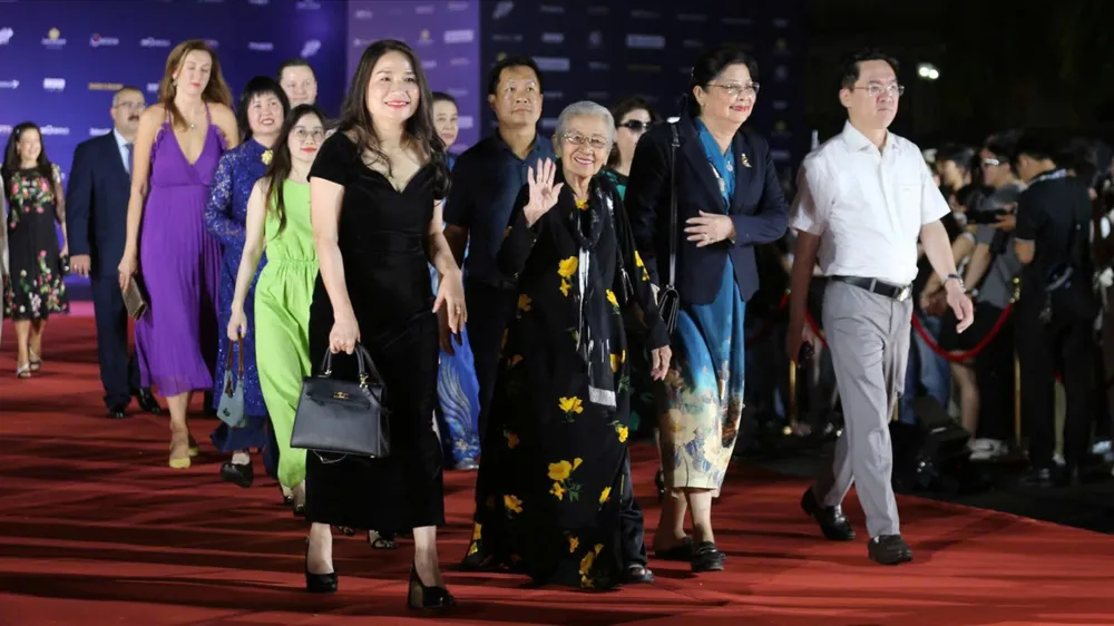 Domácí i zahraniční umělci na 1. Mezinárodním filmovém festivalu v Ho Či Minově Městě (2024). Foto: DUNG PHUONG