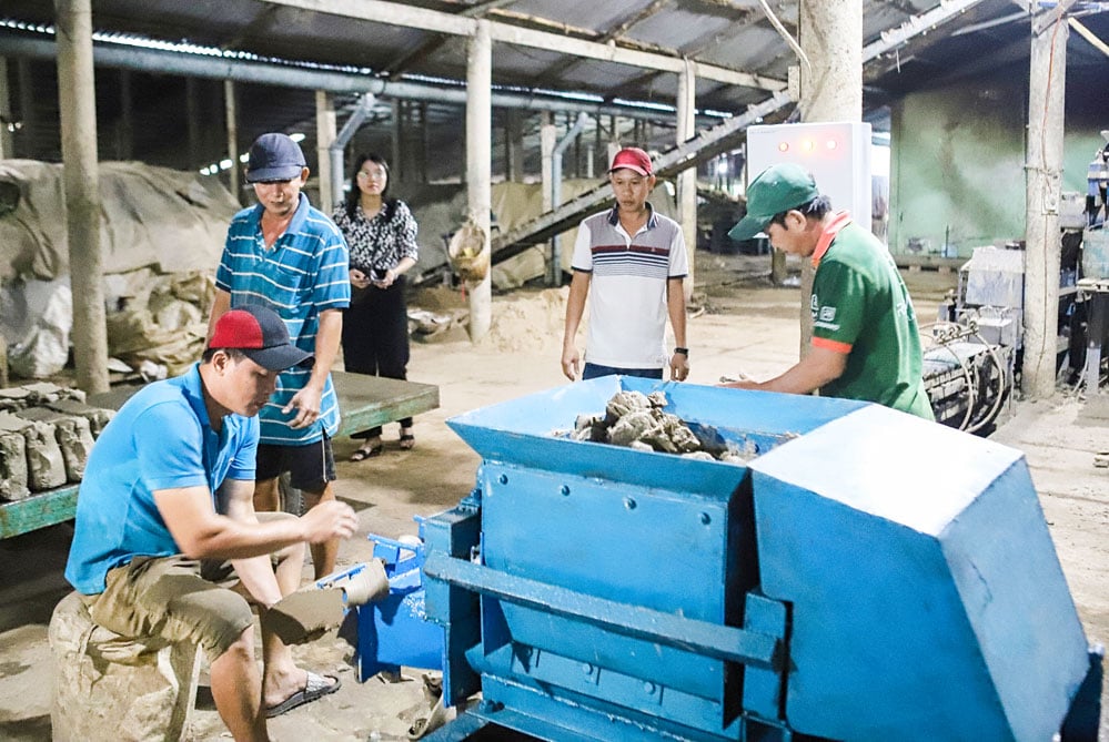 Organizarea acceptării proiectului „Sprijinirea aplicării utilajelor și echipamentelor avansate în producția de ceramică” la Întreprinderea Privată Phong Van.