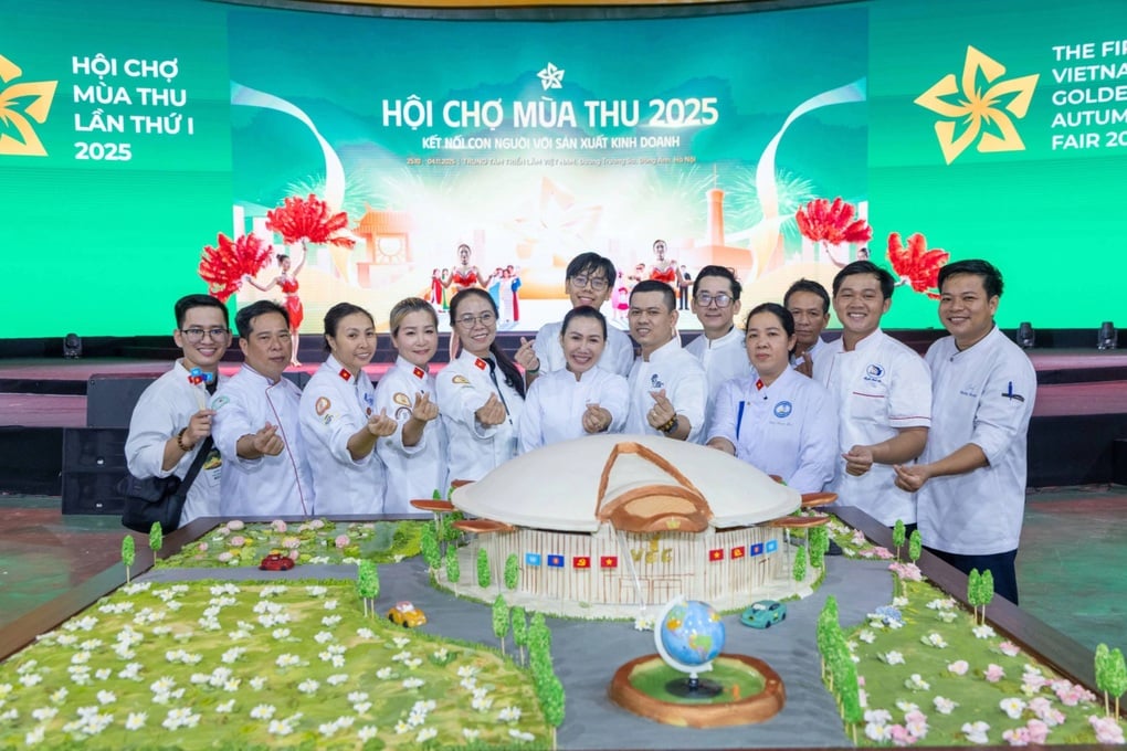 Maquete do Centro de Exposições do Vietnã feita com 510 kg de arroz glutinoso e feijão bate recorde - 2