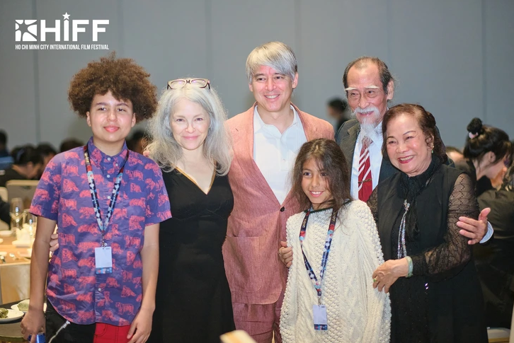 ទីក្រុងហូជីមិញក្លាយជាទីក្រុងភាពយន្តច្នៃប្រឌិតដំបូងគេនៅអាស៊ីអាគ្នេយ៍ជាផ្លូវការ។ Tom Cross - nhà dựng phim gốc Việt của Whiplash và La La Land - trở về Việt Nam dự Liên hoan phim quốc tế TP.HCM 2024 (HIFF 2024) - Ảnh: BTC