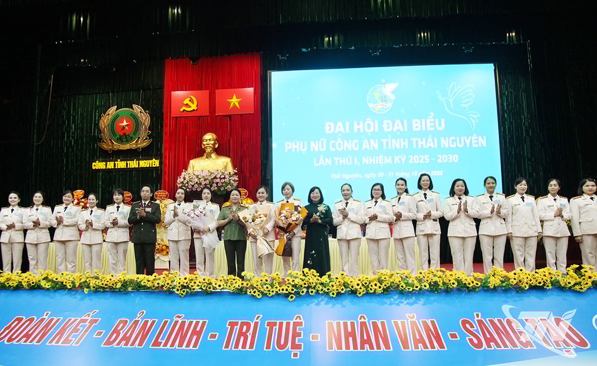 Peluncuran Komite Wanita dan Komite Inspeksi Serikat Wanita Kepolisian Provinsi Thai Nguyen.