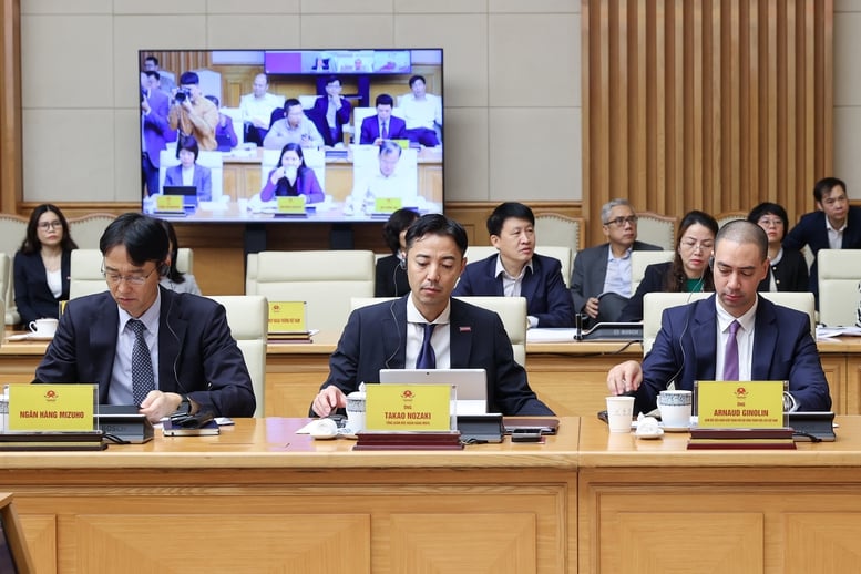 首相が国際金融センター設立会議を主宰 - 写真3。 Thủ tướng chủ trì hội nghị về thành lập Trung tâm tài chính quốc tế- Ảnh 3.