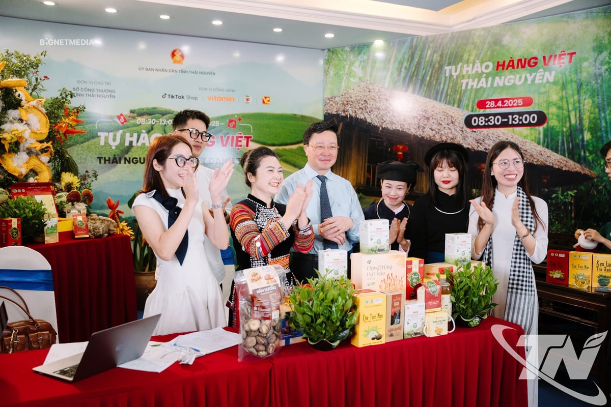 बो चिन्ह जिनसेंग चाय और थिएन फुक औषधीय जड़ी-बूटियों के उत्पादों को