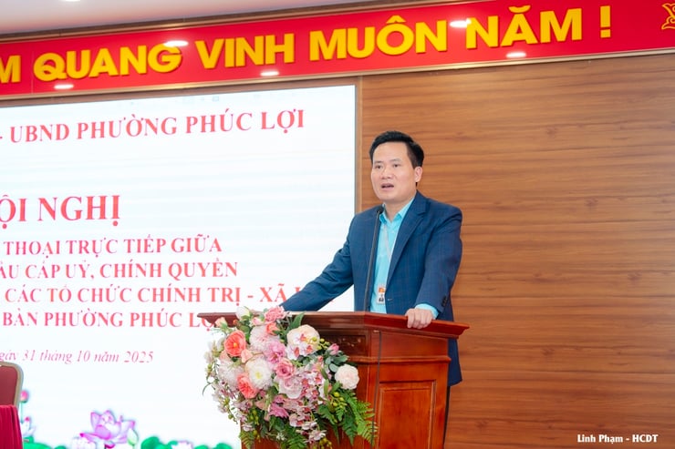 ການນຳຂອງຫວອດ ຟຸກລອຍ ໂອ້ລົມກັບປະຊາຊົນ, ແກ້ໄຂບັນຫາຢ່າງທັນການ - ຮູບ 5. Lãnh đạo phường Phúc Lợi đối thoại với nhân dân, kịp thời tháo gỡ các vướng mắc- Ảnh 5.