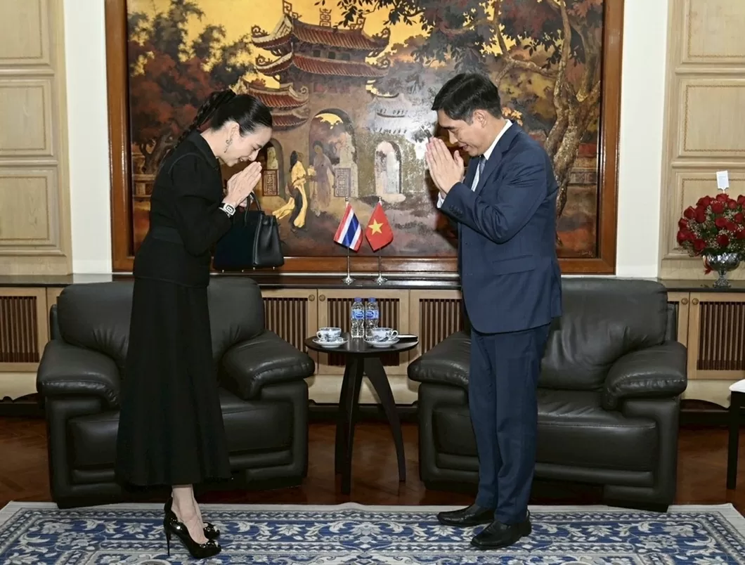 Đại sứ Phạm Việt Hùng tiếp Chủ tịch Liên đoàn bóng đá Thái Lan