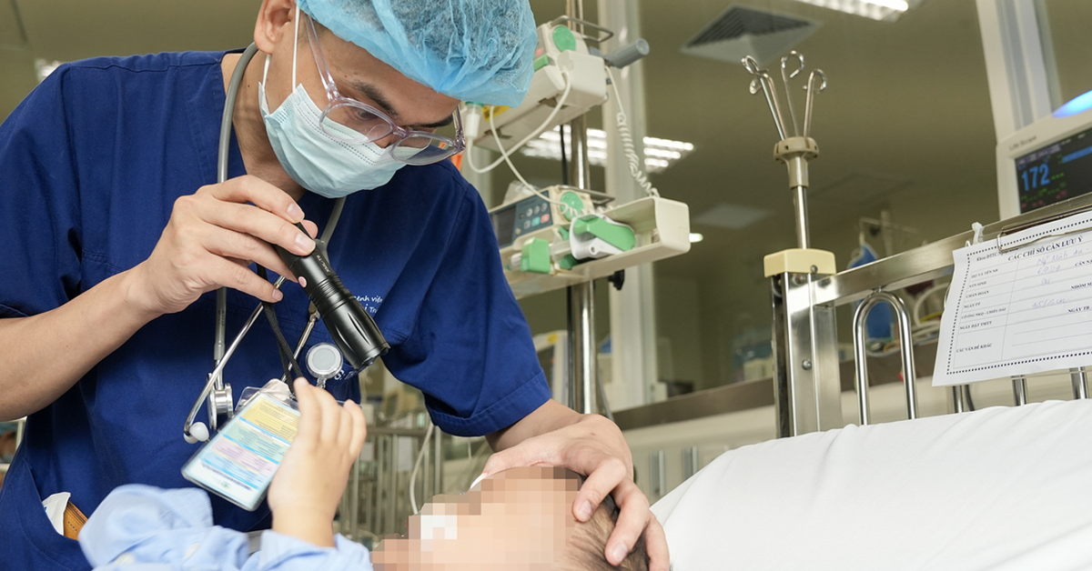 Bé trai tắc ruột sau khi nuốt hạt nở