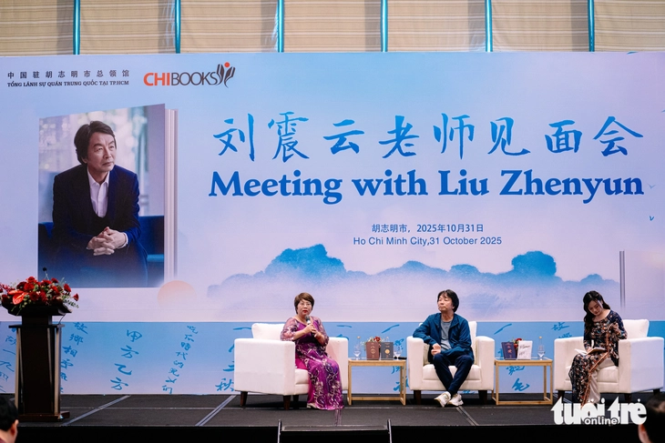 Thăm TP.HCM, 'cây đại thụ văn học Trung Quốc' dặn dò giới trẻ Việt - Ảnh 1. Trung Quốc - Ảnh 1.