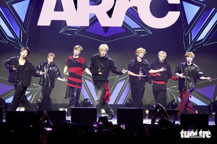 BTOB שמחים בגלל המעריצים הווייטנאמים, להקת מוזיקה קוריאנית שרה את המוזיקה של סון טונג M-TP - תמונה 4. Hàn Quốc - Ảnh 4.