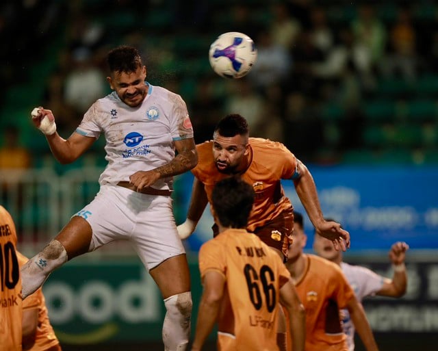 Vreemde V-League: Champion strijdt met HAGL om degradatie te voorkomen, het is nog niet zeker wie er gaat winnen - Foto 2. Kỳ lạ V-League: Nhà vô địch đua trụ hạng với HAGL, chưa biết ai hơn ai- Ảnh 2.