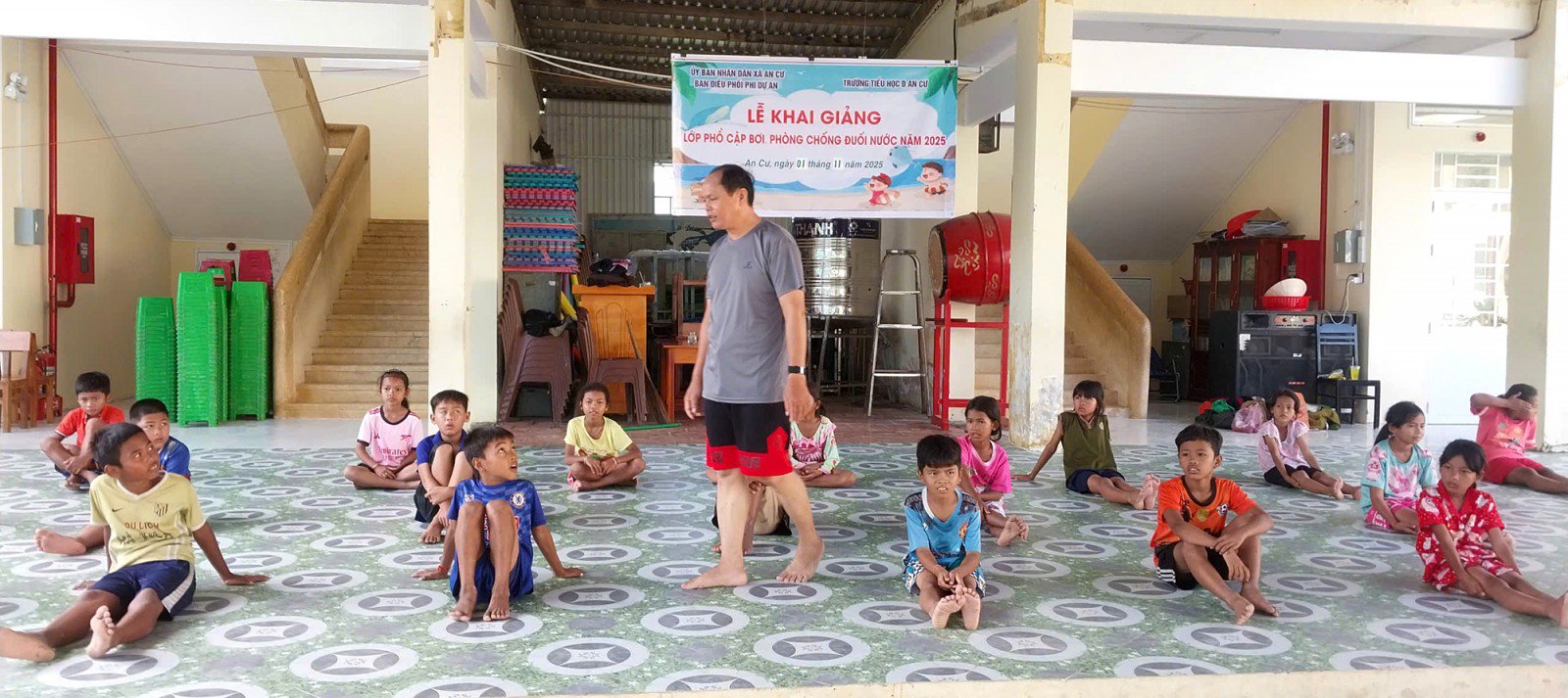 Коммуна Ан Ку открывает 20 безопасных занятий по плаванию для школьников