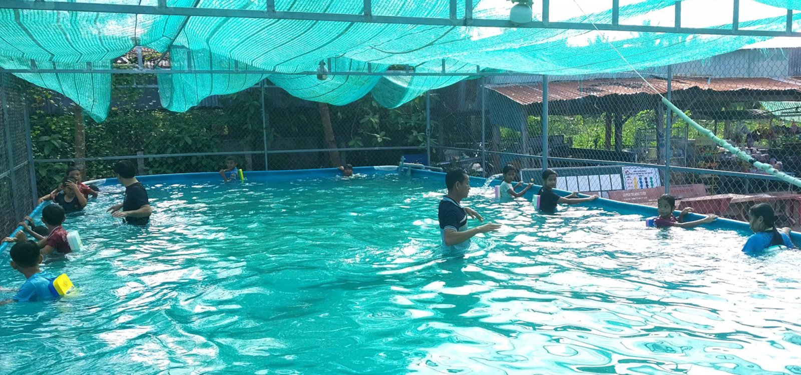 Коммуна Ан Ку открывает 20 безопасных занятий по плаванию для школьников