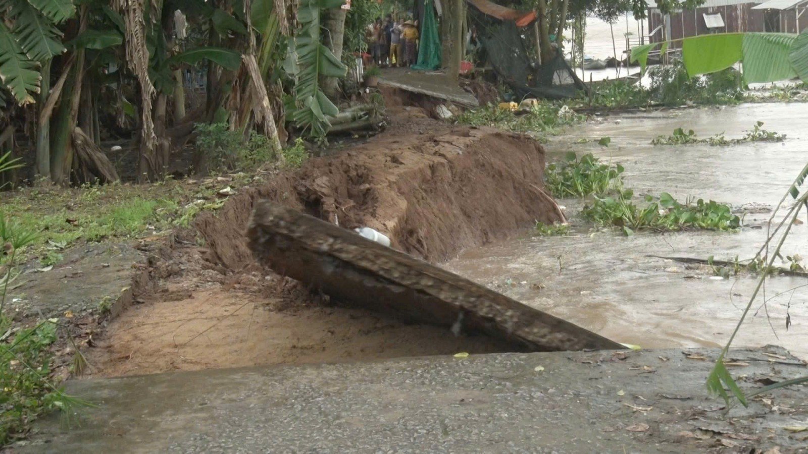 ຕາແສງ My Hoa Hung ສືບຕໍ່ປະສົບກັບໄພນ້ຳເຊາະເຈື່ອນ