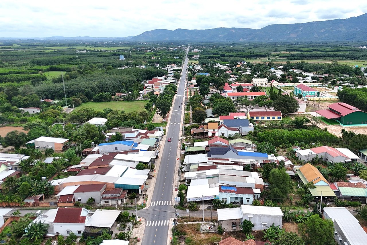 קהילת נאם טאן הוקמה על בסיס מיזוג של שלוש קומונות: מה פו, סונג נהון ודה קאי; שטח טבעי כולל של כמעט 20,179 דונם.
