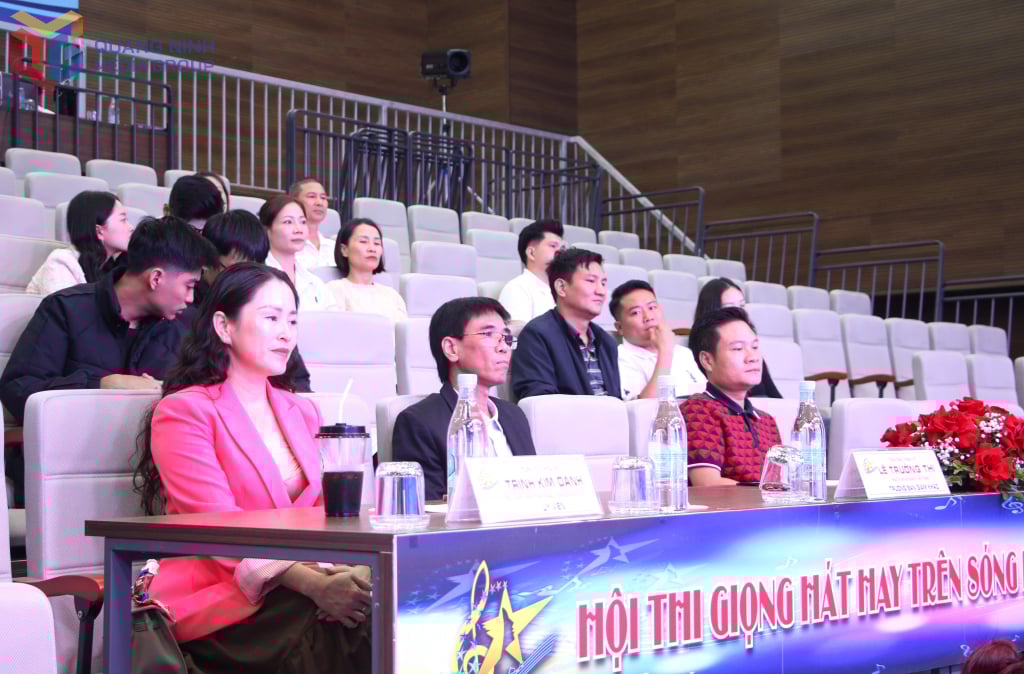 Domare i förrundan.