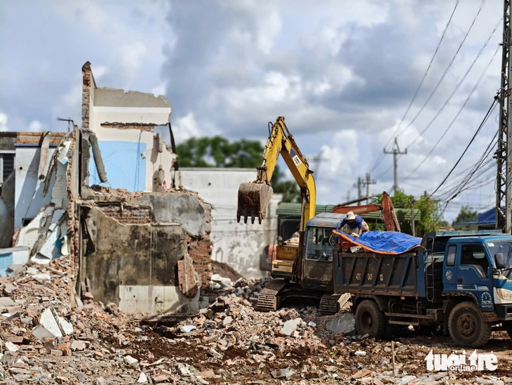 Ledaren för Lãnh đạo 'siêu ban' ở Đắk Lắk phải rời ghế do bị kỷ luật cảnh cáo - Ảnh 3.