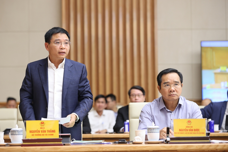 Perdana Menteri: Mulakan Pusat Kewangan Antarabangsa di Vietnam pada November - Foto 4. Thủ tướng: Đưa Trung tâm tài chính quốc tế tại Việt Nam hoạt động ngay trong tháng 11- Ảnh 4.