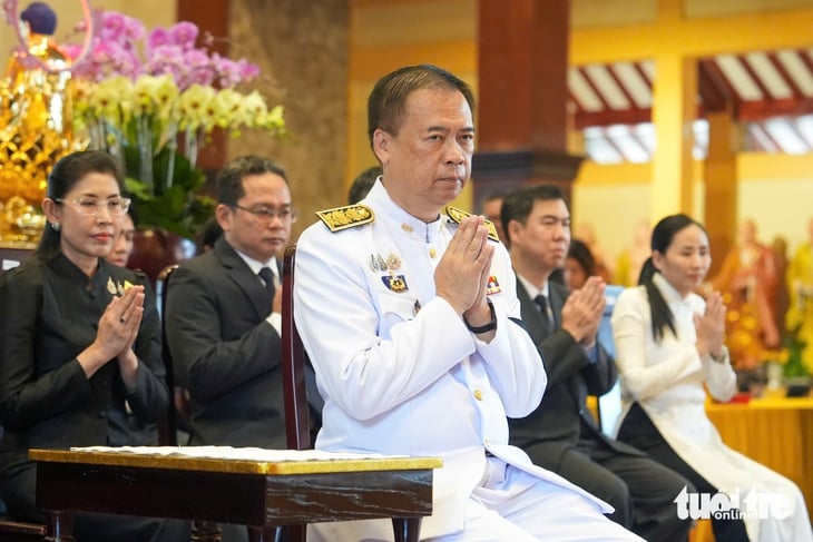 ประเทศไทยจัดพิธีถวายผ้าพระกฐินพระราชทานที่ประเทศเวียดนาม 18 ครั้ง - ภาพที่ 5 lễ dâng y Kathina - Ảnh 5.