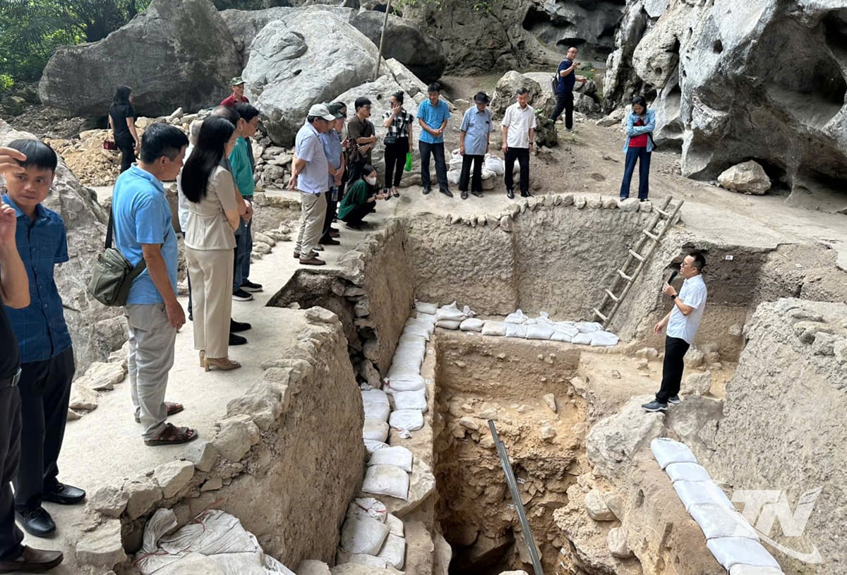 Dr. Pham Thanh Son, Institutet för arkeologi, Vietnams samhällsvetenskapliga akademi rapporterade preliminära resultat vid den sjätte utgrävningsplatsen, juli 2025