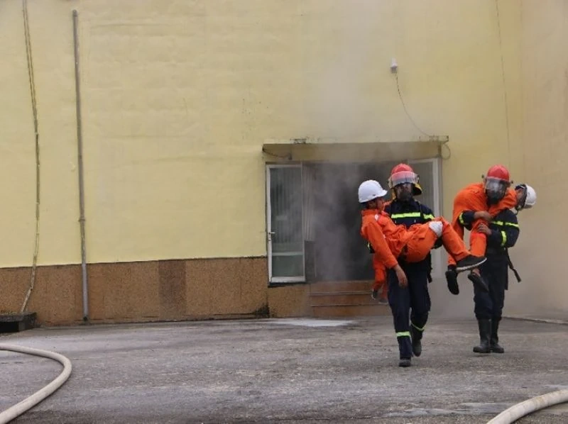 La central hidroeléctrica de Trung Son completa los simulacros de prevención, extinción y rescate de incendios en 2025.