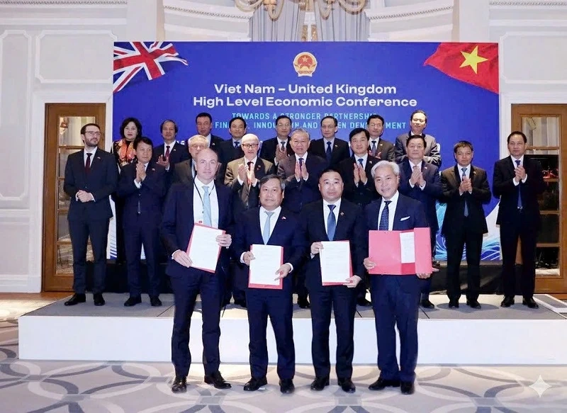 반돈 국제공항에는 대규모 항공기 수리 및 정비 센터가 들어설 예정이다.