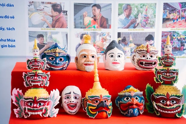 Khmerfolkets yrke som kron- och masktillverkare är ett immateriellt kulturarv - Foto 2. Nghề làm mão, mặt nạ của đồng bào Khmer là di sản văn hóa phi vật thể- Ảnh 2.