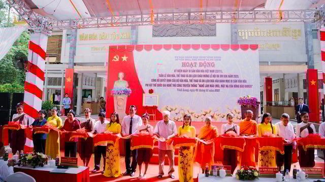 Khmerfolkets yrke som kron- och maskmakare är ett immateriellt kulturarv - Foto 3. Nghề làm mão, mặt nạ của đồng bào Khmer là di sản văn hóa phi vật thể- Ảnh 3.