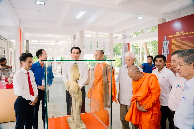 Khmerfolkets yrke som kron- och masktillverkare är ett immateriellt kulturarv - Foto 4. Nghề làm mão, mặt nạ của đồng bào Khmer là di sản văn hóa phi vật thể- Ảnh 4.