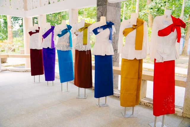 Khmerfolkets yrke som kron- och maskmakare är ett immateriellt kulturarv - Foto 9. Nghề làm mão, mặt nạ của đồng bào Khmer là di sản văn hóa phi vật thể- Ảnh 9.