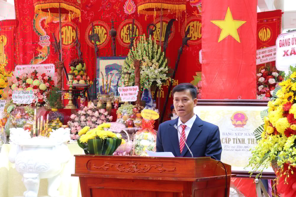 Oferirea de tămâie în memoria Eroului Național Nguyen Trung Truc la Xom Nghe