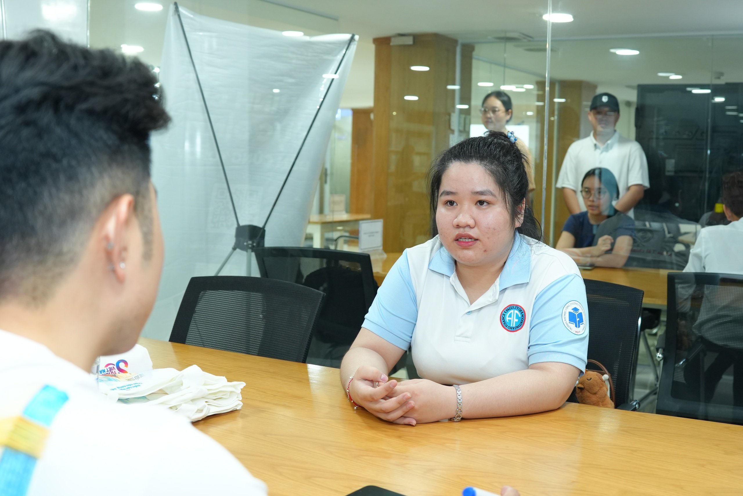 Gần 10.000 sinh viên và người lao động 