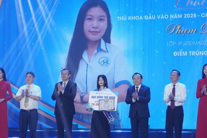 Thứ trưởng Bộ GD-ĐT đánh giá cao UFM về các lĩnh vực đào tạo mũi nhọn - Ảnh 2.