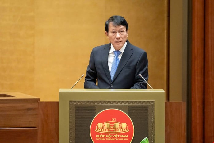 - Bilde 1. Bộ trưởng Bộ Công an Lương Tam Quang trình bày tờ trình tại phiên họp, có quy định về phươngt iện vận tải hành khách. Ảnh: Phạm Thắng - Ảnh 1.