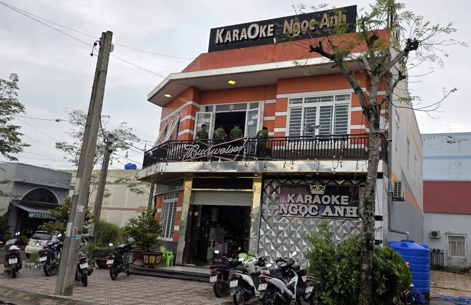 24 narkotikapositive personer pågrepet på Karaoke Ngoc Anh