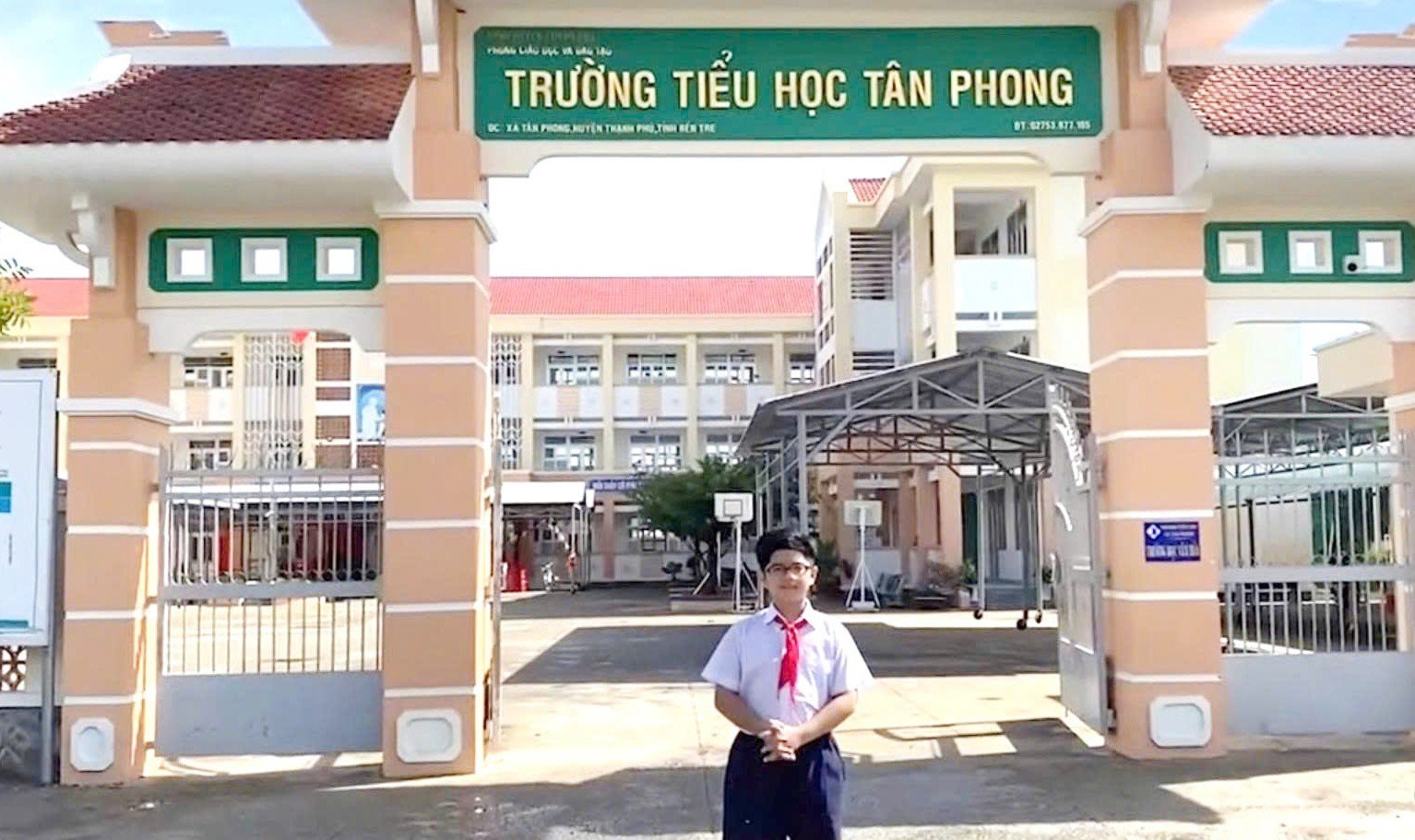 Tran Dinh Khoi, pelajar 5/3 di Sekolah Rendah Tan Phong (gambar disediakan oleh sekolah)